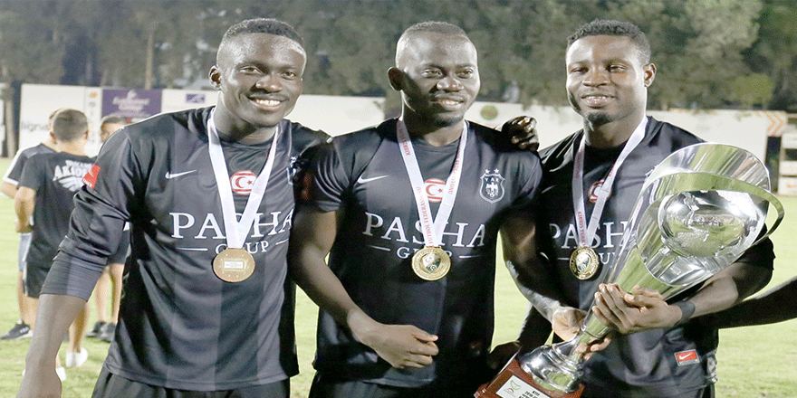 Rakiplere gözdağı