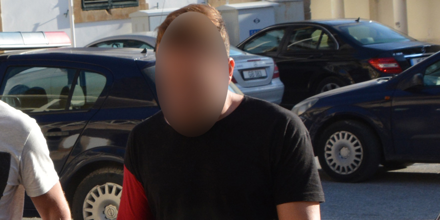 Hırsızlık iddiasıyla bir Kıbrıslı Rum tutuklandı, 2’si aranıyor