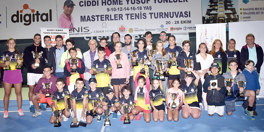 Raketler Yönlüer anısına sallandı