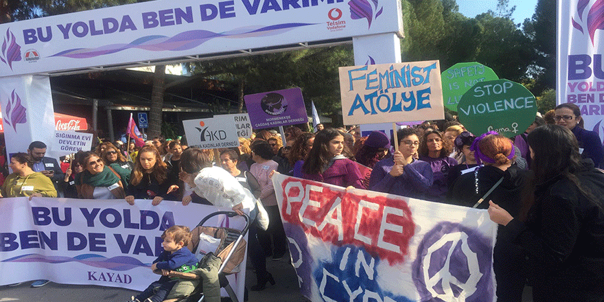 Kadına yönelik şiddete karşı yürüdüler