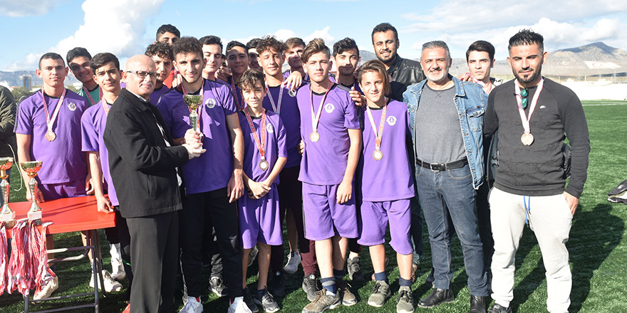 Şampiyon Sedat Simavi