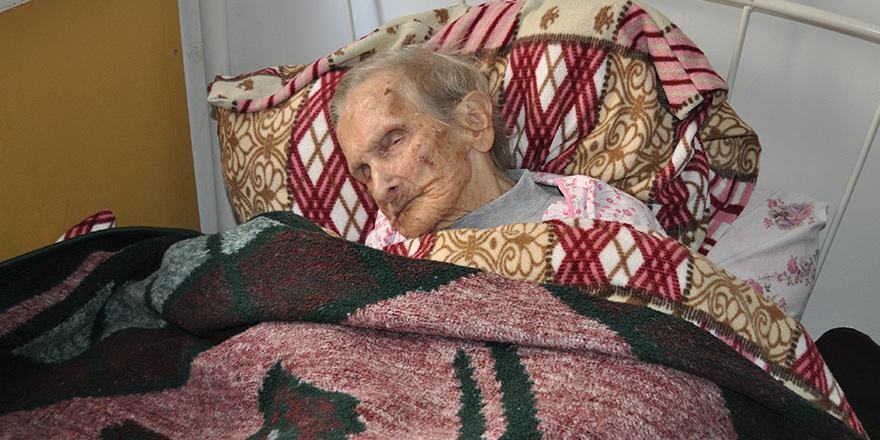 100 yaşında, köyüne hasret