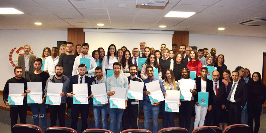 UFÜ’de başarılı öğrenciler sertifikalarını aldı