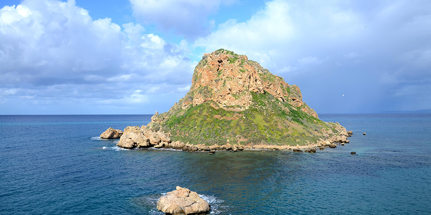 Vuni Sarayı ve Petra Tou Limnidi Adası