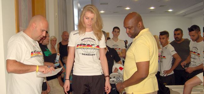 Şampiyona tartılarla başladı