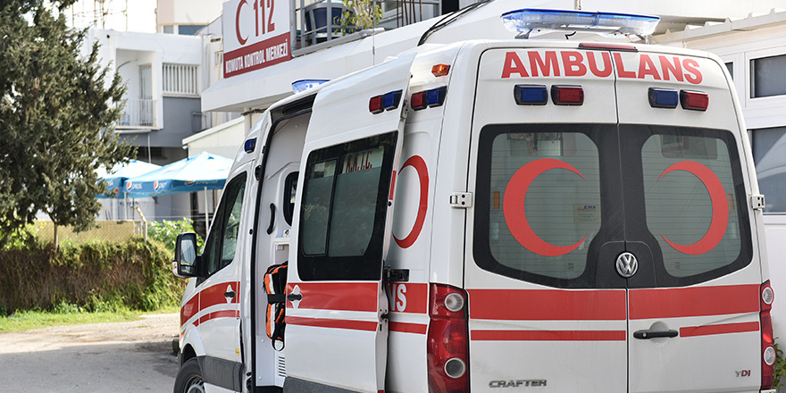 Vakıflar İdaresi, Sağlık Bakanlığı'na 5 adet ambulans hibe ediyor