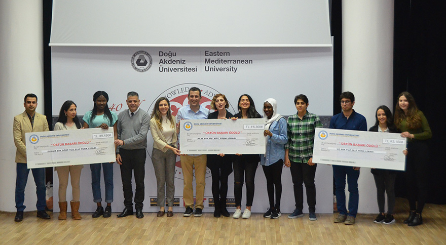 DAÜ'den 130 başarılı öğrenciye para ödülü