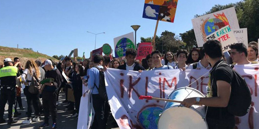Mağusa'da öğrenciler "iklim grevine"