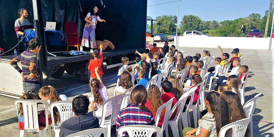 Gezici Tiyatro, Sipahi Köyü’nde perdelerini çocuklar için açtı