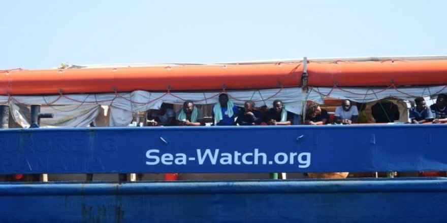 Sea-Watch: İtalya'nın kabul etmediği göçmen gemisindekiler için bir günde 100 bin Euro'dan fazla bağış toplandı