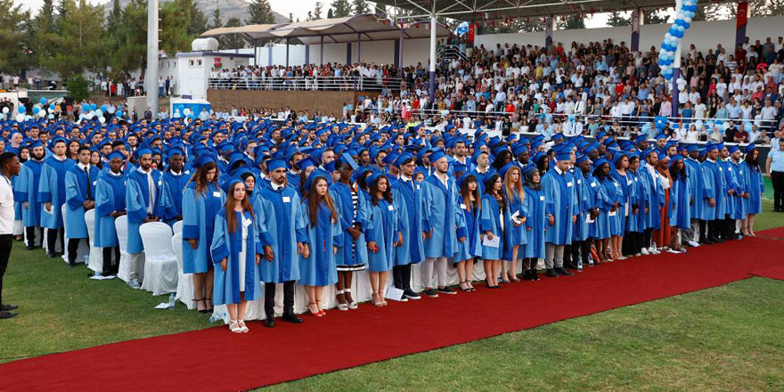 LAÜ’den bin 528 mezun