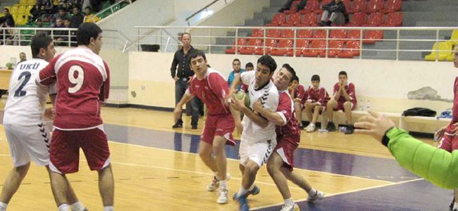 Yıldızlarda mücadele kaldığı yerden