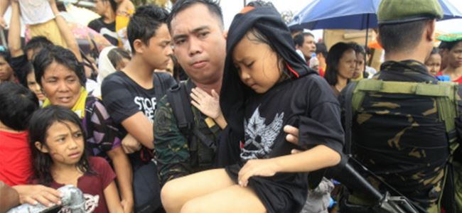 Haiyan tayfunu: Yardımları ulaştırmak güçleşiyor