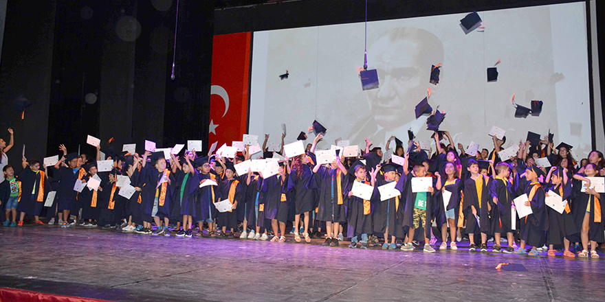 Özay Günsel Çocuk Üniversitesi ilk mezunlarını verdi…