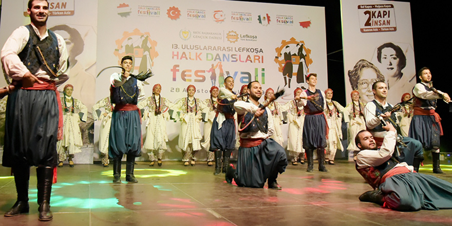 Uluslararası Lefkoşa Halk Dansları Festivali devam ediyor