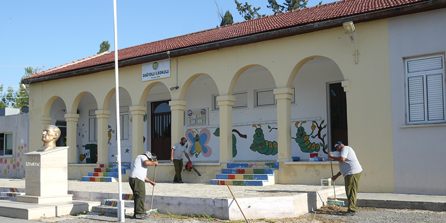 Dikmen Belediyesi okulları temizledi