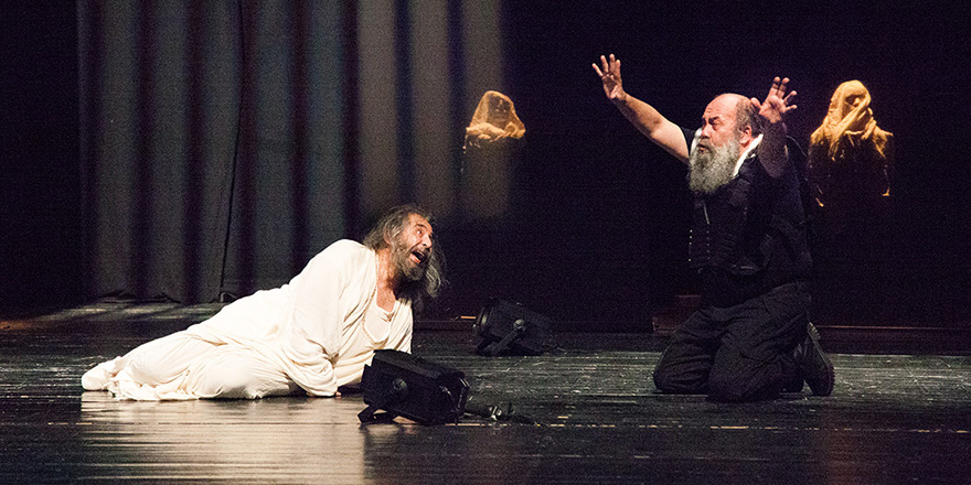 Tiyatro Festivali'nde “Sokrates’in Son Gecesi” oyunu sahnelendi