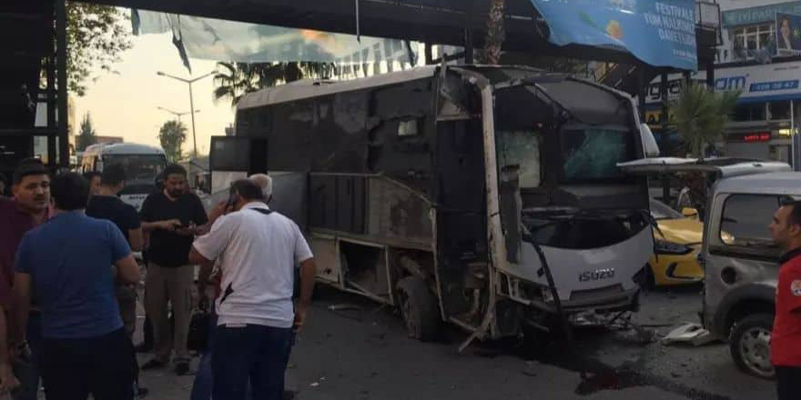 Adana'da servis aracına bombalı saldırı