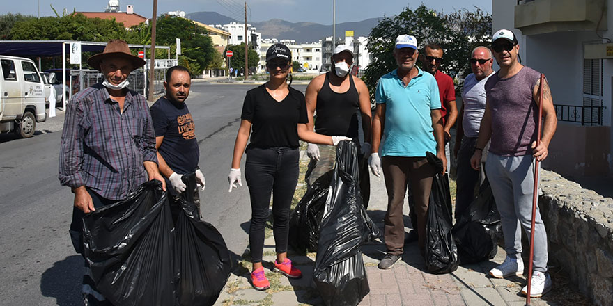 Belediye çalışanları Lefkoşa'da temizlik başlattı