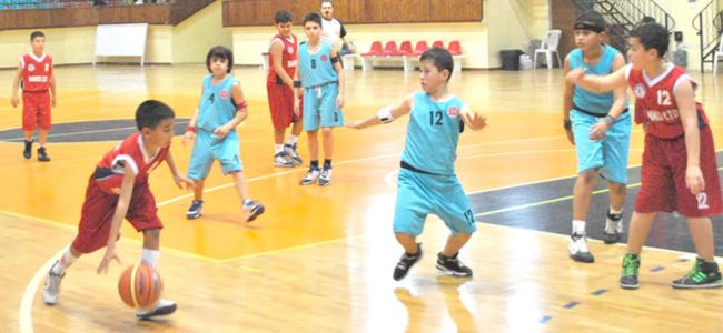 Küçükler parkeye çıktı