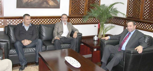 Kulaklar çekilmeye başlandı (!)