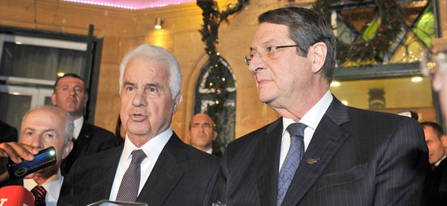 “Gayrı resmi yemekte duvara yumurta attık”