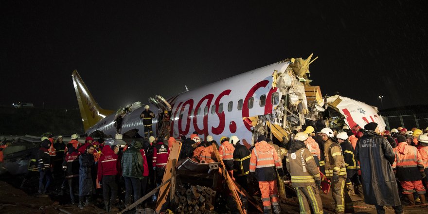 Sabiha Gökçen'de yolcu uçağı inişte parçalandı; 3 kişi öldü