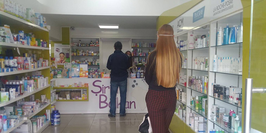 Eczanelerden ‘mesafe’ tedbiri