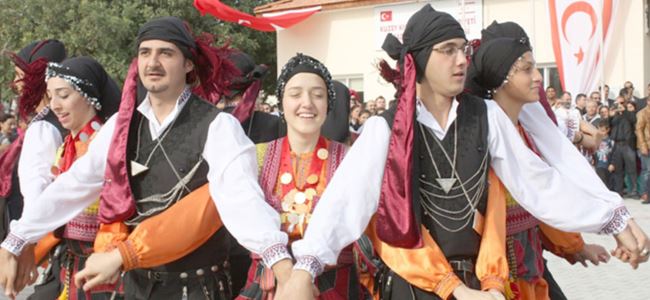 Hamsi festivalinde dumanlar tüttü