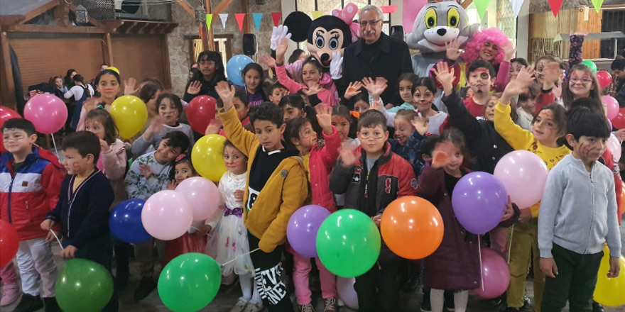 Girne Belediyesi çocukları balkona çağırdı