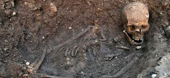 Antik mezarda insan kemikleri bulundu