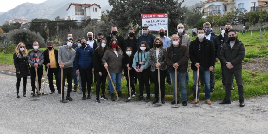 Girne Belediyesi ekipleri Bellapais’te fidan dikti