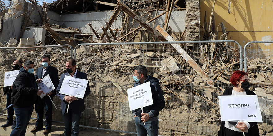 Tarihi evlerin yıkımına protesto