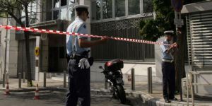 Yunanistanda rezidans önünde ateş açıldı