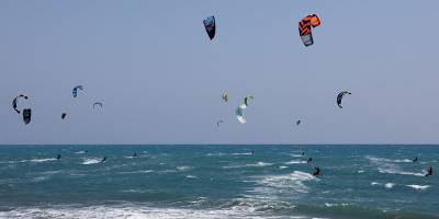 Larnaka’da deniz sörfü şöleni