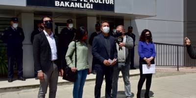 “Bakanlık yüz yüze eğitim ister gibi davranıp gereğini yapmıyor”