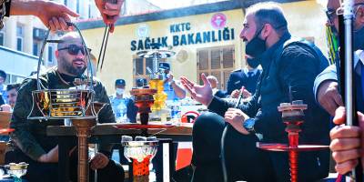 Sağlık bakanlığı önünde  ‘nargileli’ eylem!