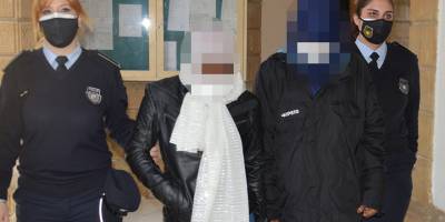 Sahte belgeyle çıkış yapmaya çalıştılar, tutuklandılar