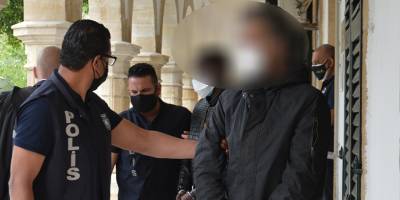 Şüpheli hareketleri ele verdi