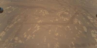 NASA, Mars helikopterinin havadan çektiği ilk renkli fotoğrafı paylaştı
