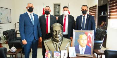 Antalya’daki kütüphanede Kıbrıs köşesi