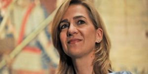 Kralın kızı yolsuzluk davasında sanık