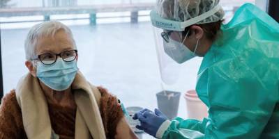 Güneyde yaşlılar için sonbaharda üçüncü doz aşı gündemde