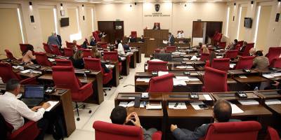 Muhalefetsiz Ad-Hoc Komitesi'ne oy çokluğu