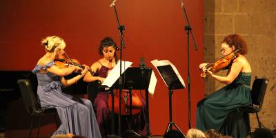 Bellapais’de keman, çello ve viyola’nın müthiş ritmi yankılandı