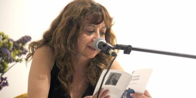 Neşe Yaşın’ın düş dünyası bu kez okuyucuyu masalsı şiirlerle dolu bir evrene götürüyor