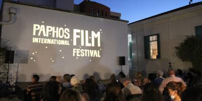 Baf’ta filmler yıldızların altında gösterilmeye başlandı