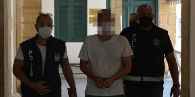 Polis: “Komodin içerisinde uyuşturucu bulundu”