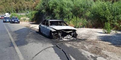 Seyir halindeki araç aniden alev aldı