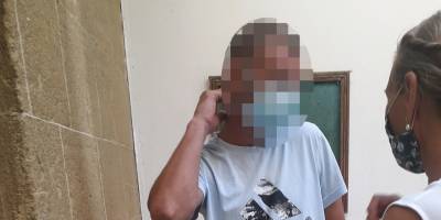 Sigara çalmakla suçlanıyor